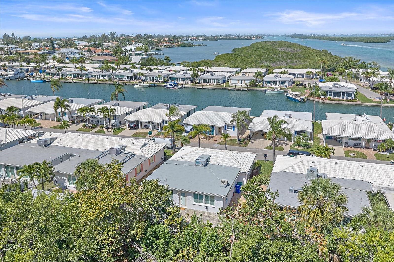 Listing photo id 27 for 914 Spanish Drive S 76