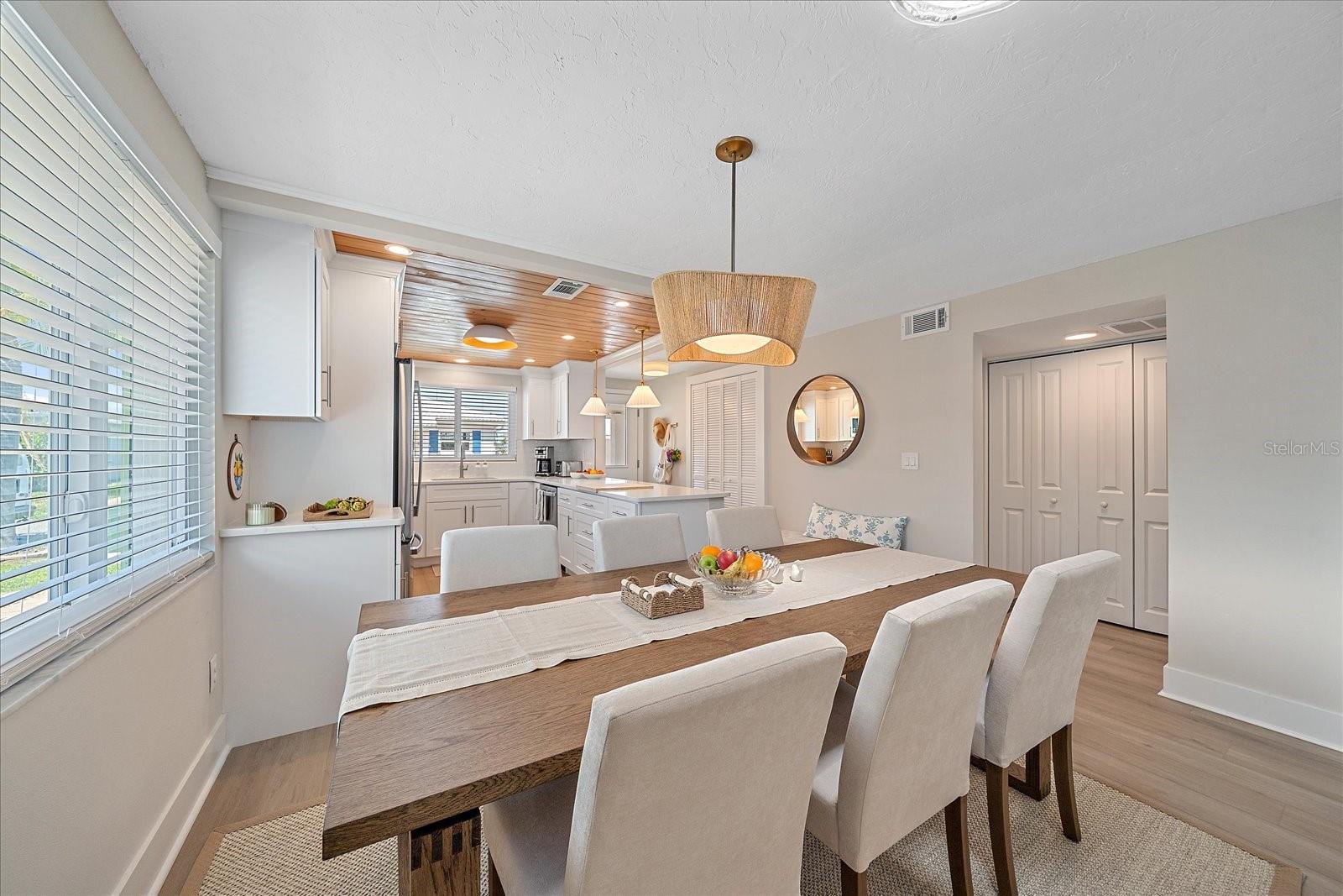 Listing photo id 5 for 914 Spanish Drive S 76