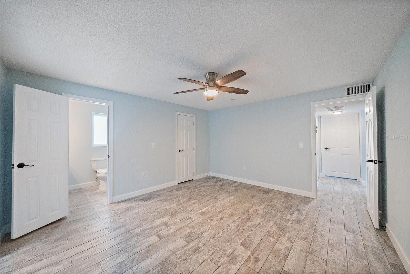 Listing photo id 15 for 730 Spanish Drive S 99