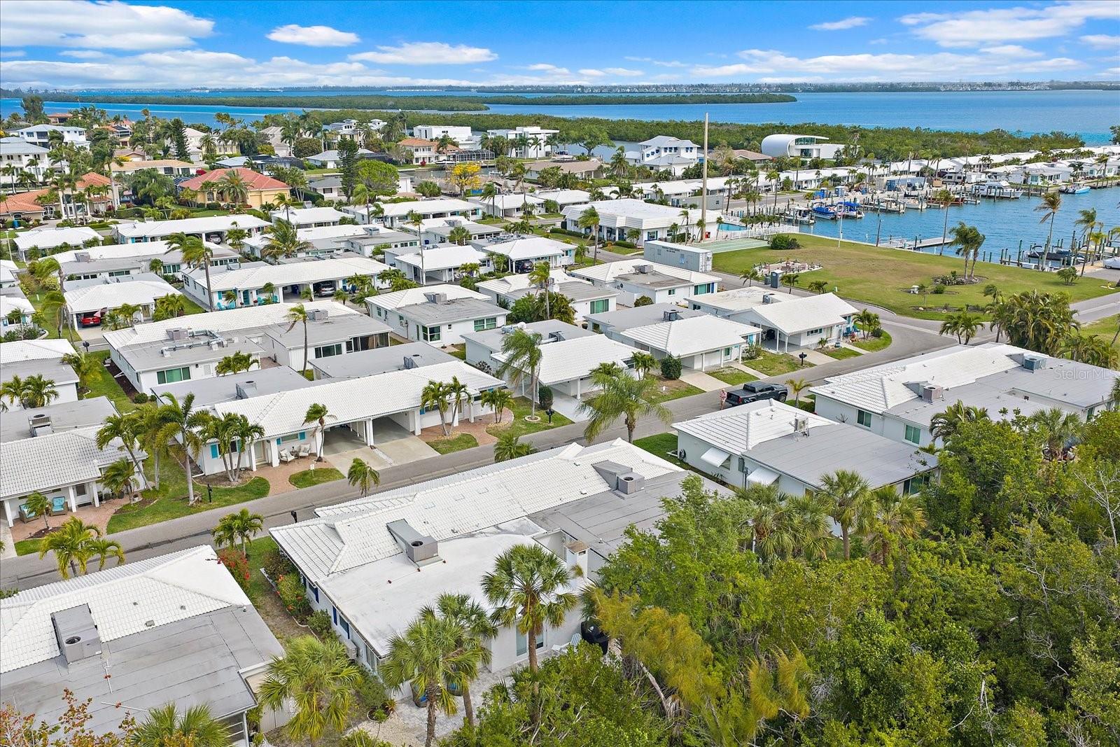 Listing photo id 31 for 730 Spanish Drive S 99