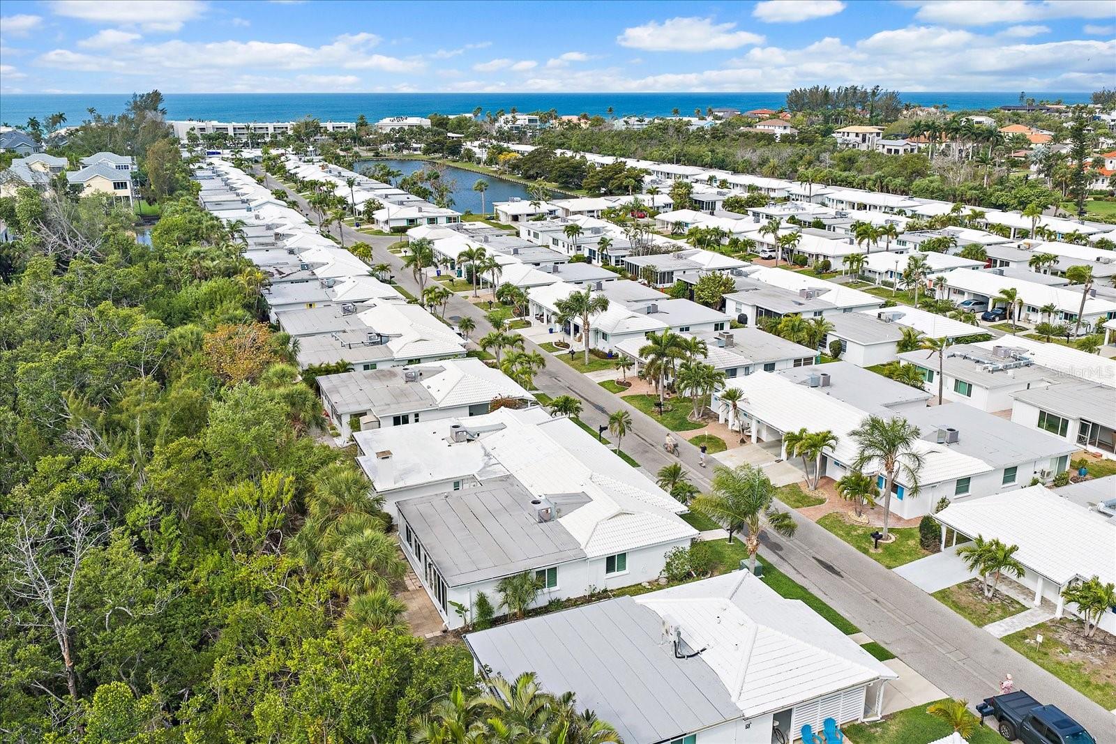 Listing photo id 32 for 730 Spanish Drive S 99