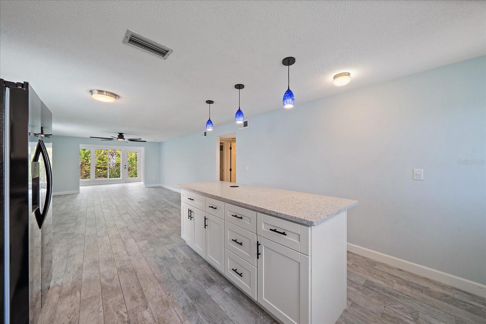 Listing photo id 7 for 730 Spanish Drive S 99