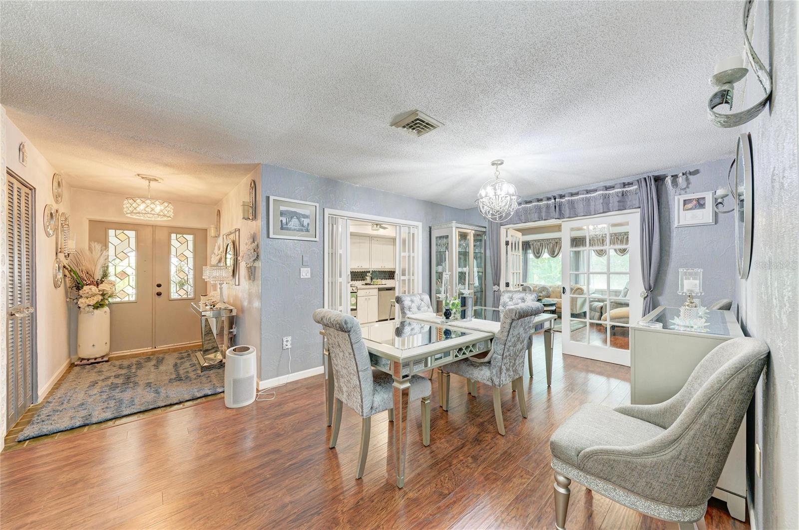 Image 11 of 37 For 7236 Las Casas Dr