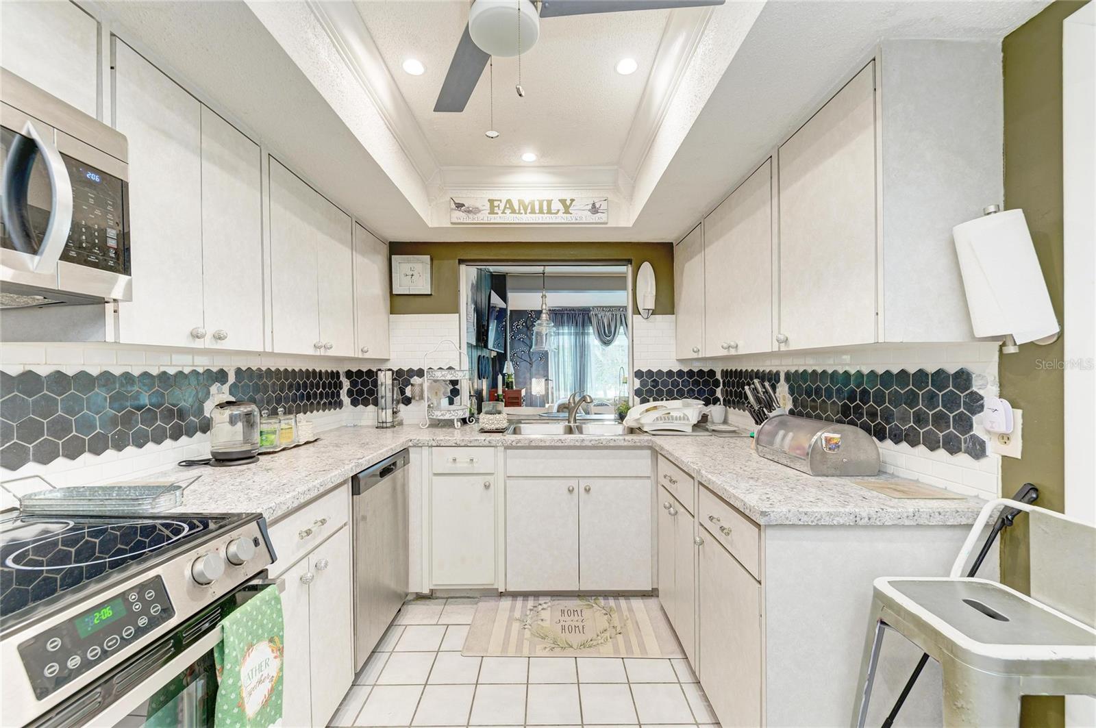 Image 13 of 37 For 7236 Las Casas Dr