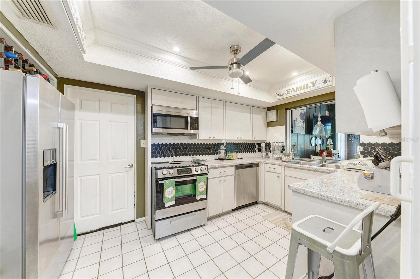 Image 14 of 37 For 7236 Las Casas Dr