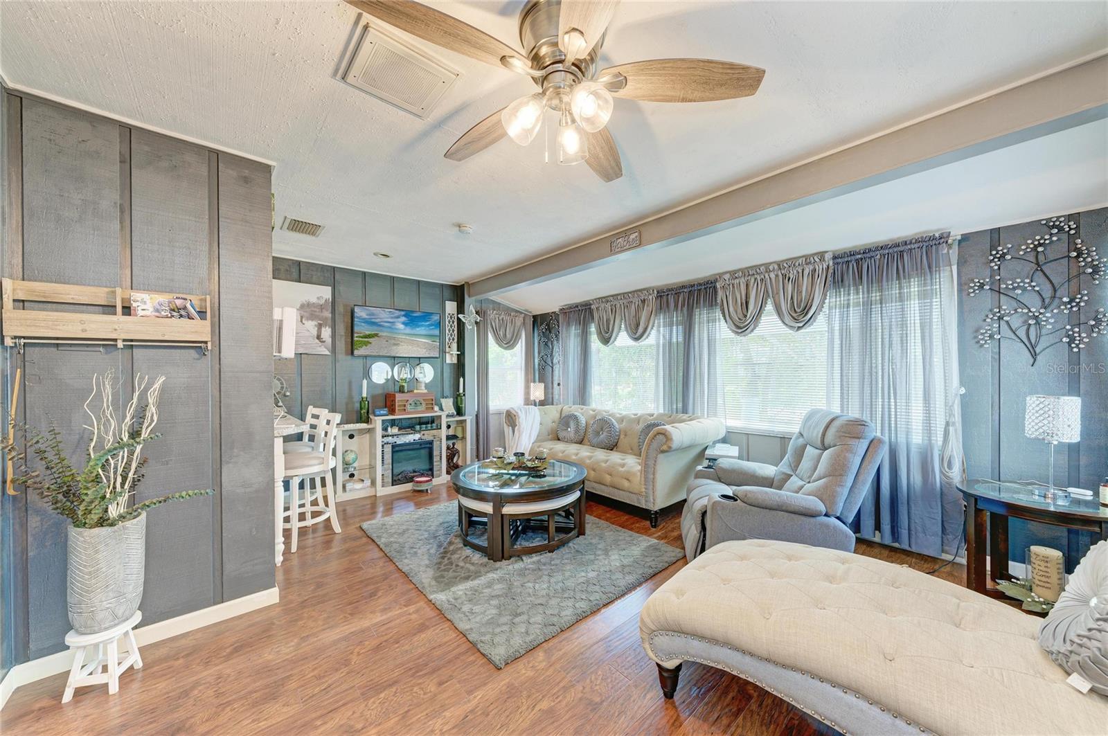 Image 16 of 37 For 7236 Las Casas Dr