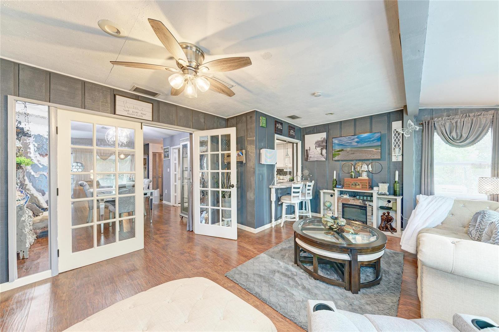 Image 18 of 37 For 7236 Las Casas Dr