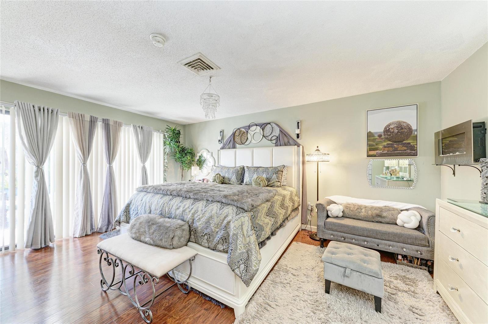 Image 21 of 37 For 7236 Las Casas Dr