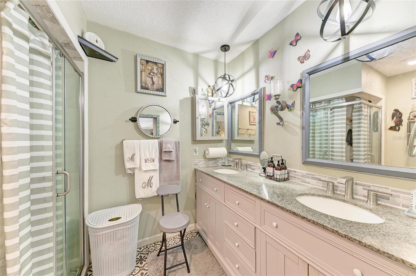 Image 22 of 37 For 7236 Las Casas Dr