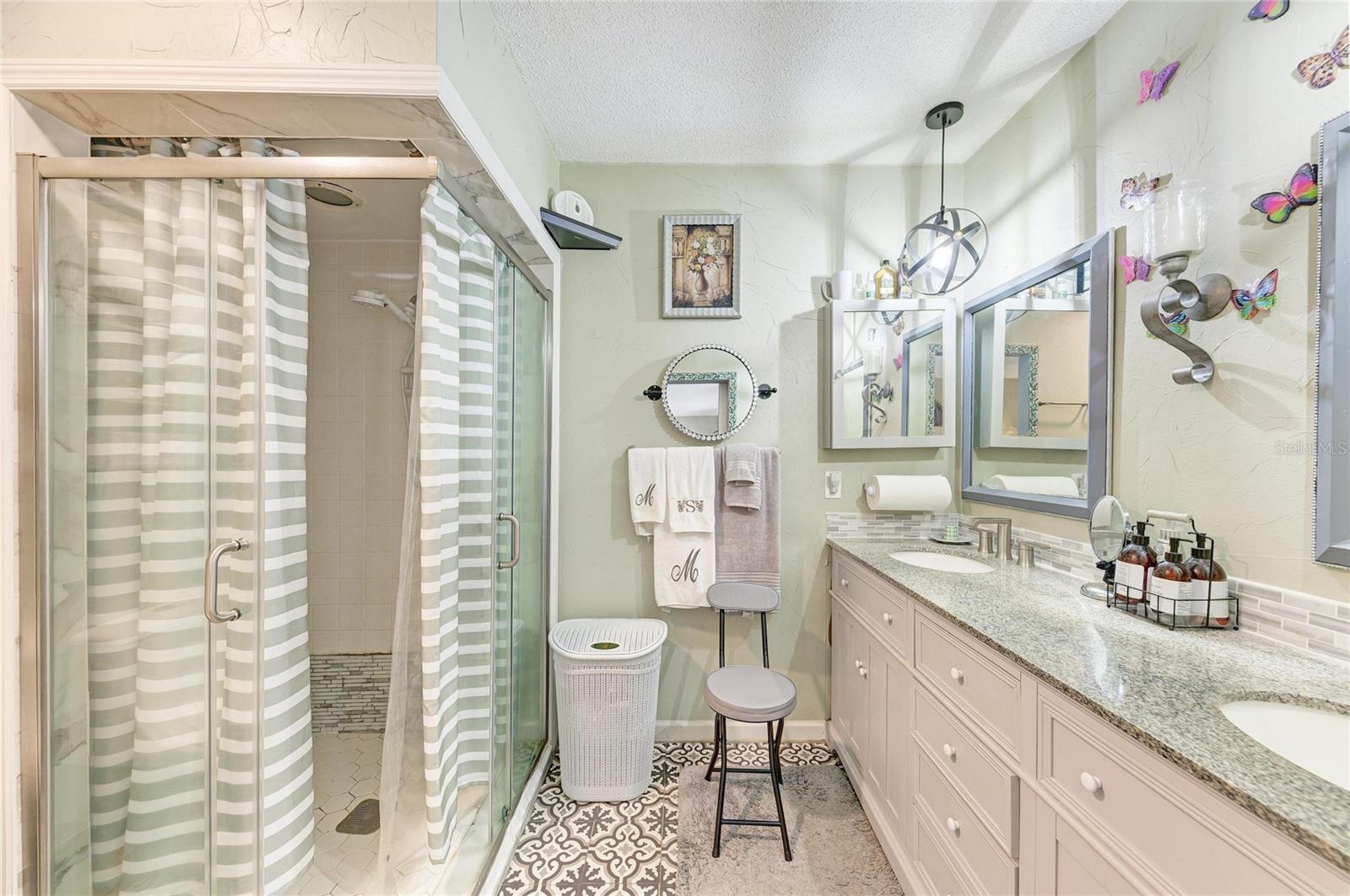 Image 23 of 37 For 7236 Las Casas Dr