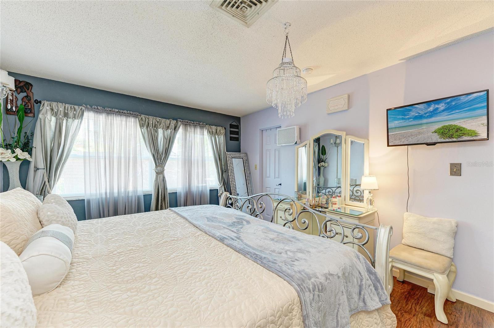 Image 25 of 37 For 7236 Las Casas Dr