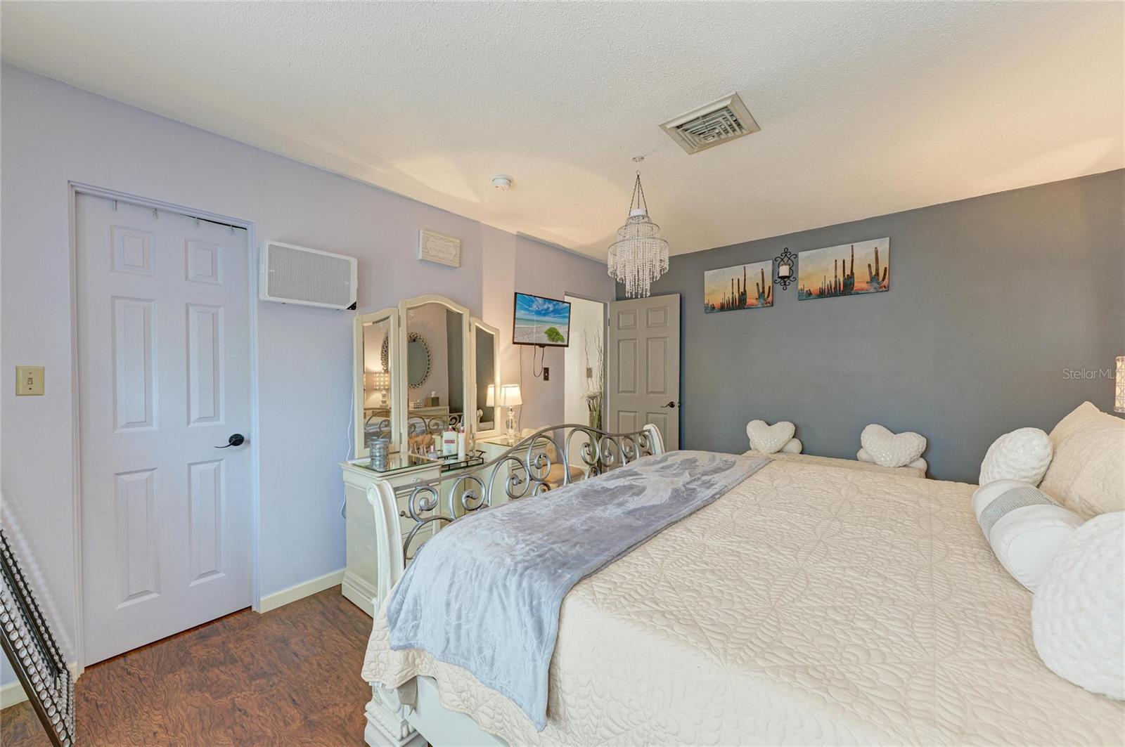 Image 26 of 37 For 7236 Las Casas Dr