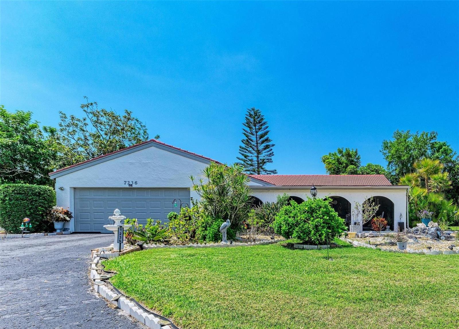 Image 3 of 37 For 7236 Las Casas Dr