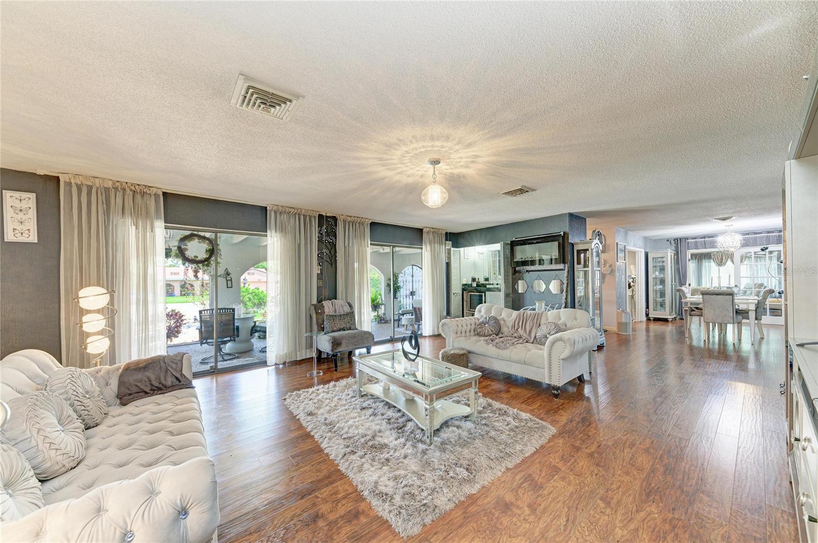 Image 7 of 37 For 7236 Las Casas Dr