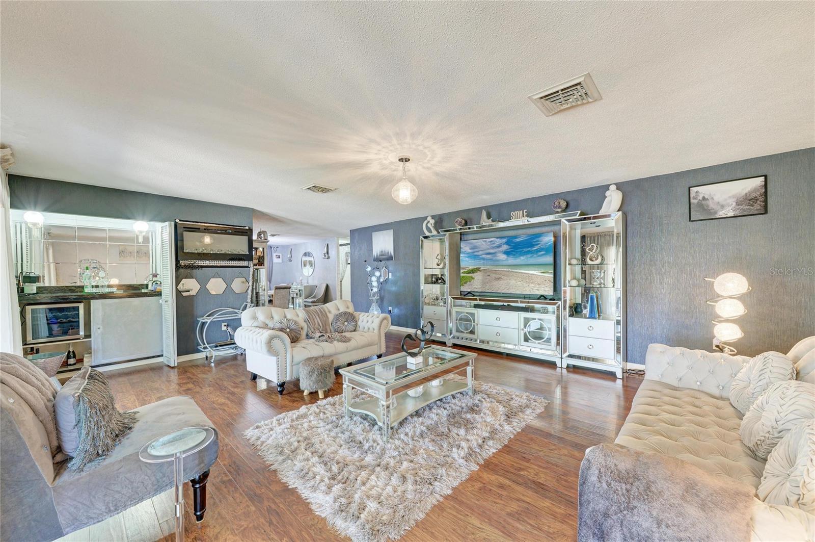 Image 8 of 37 For 7236 Las Casas Dr