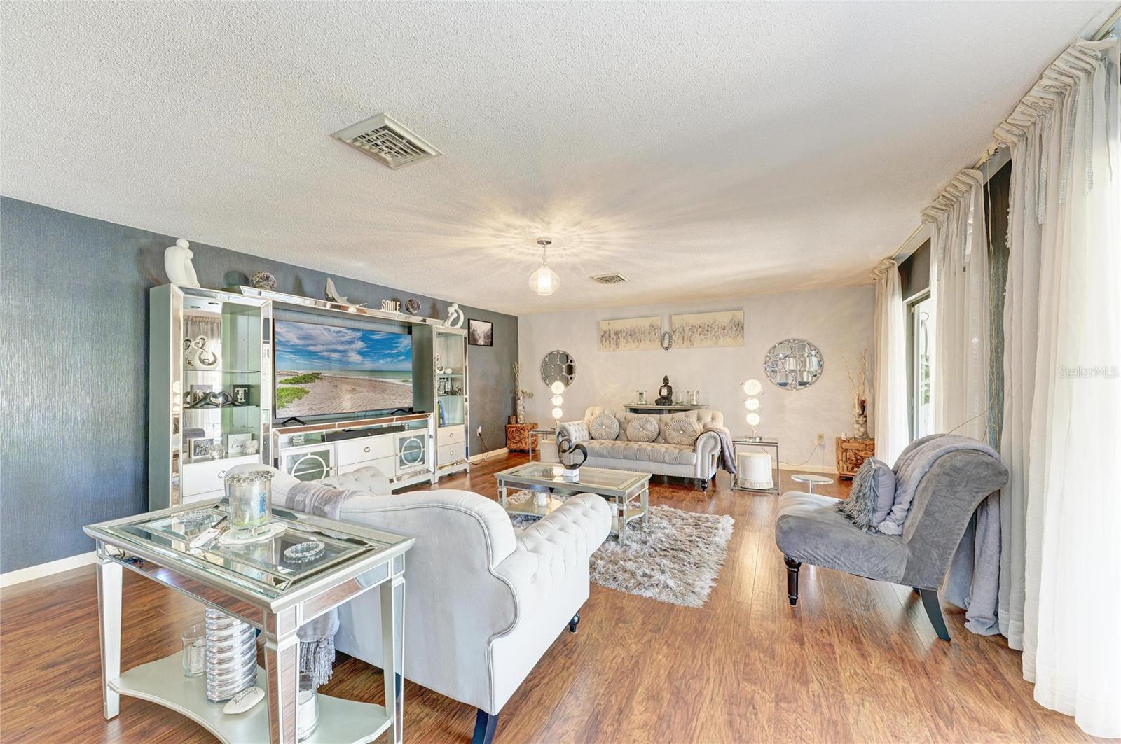 Image 9 of 37 For 7236 Las Casas Dr