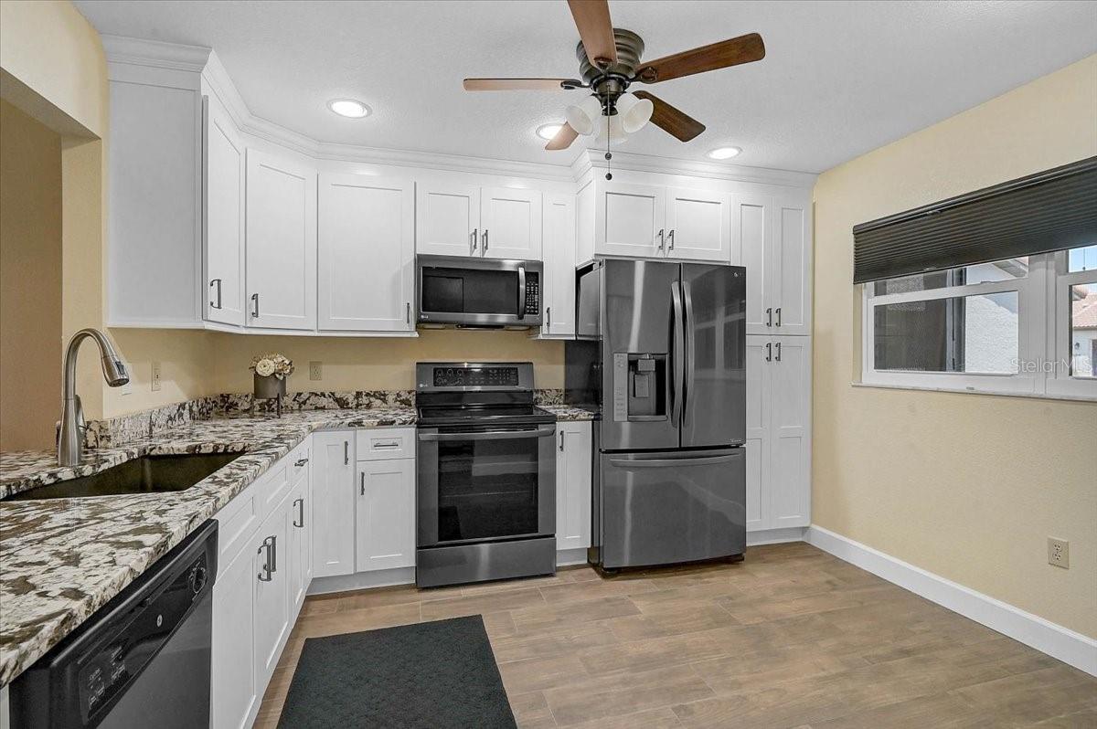 Image 12 of 35 For 892 Country Club Circle 50