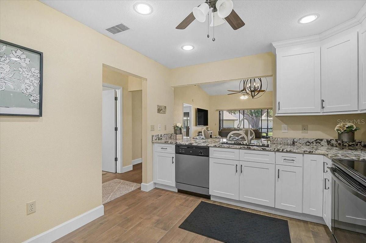 Image 13 of 35 For 892 Country Club Circle 50