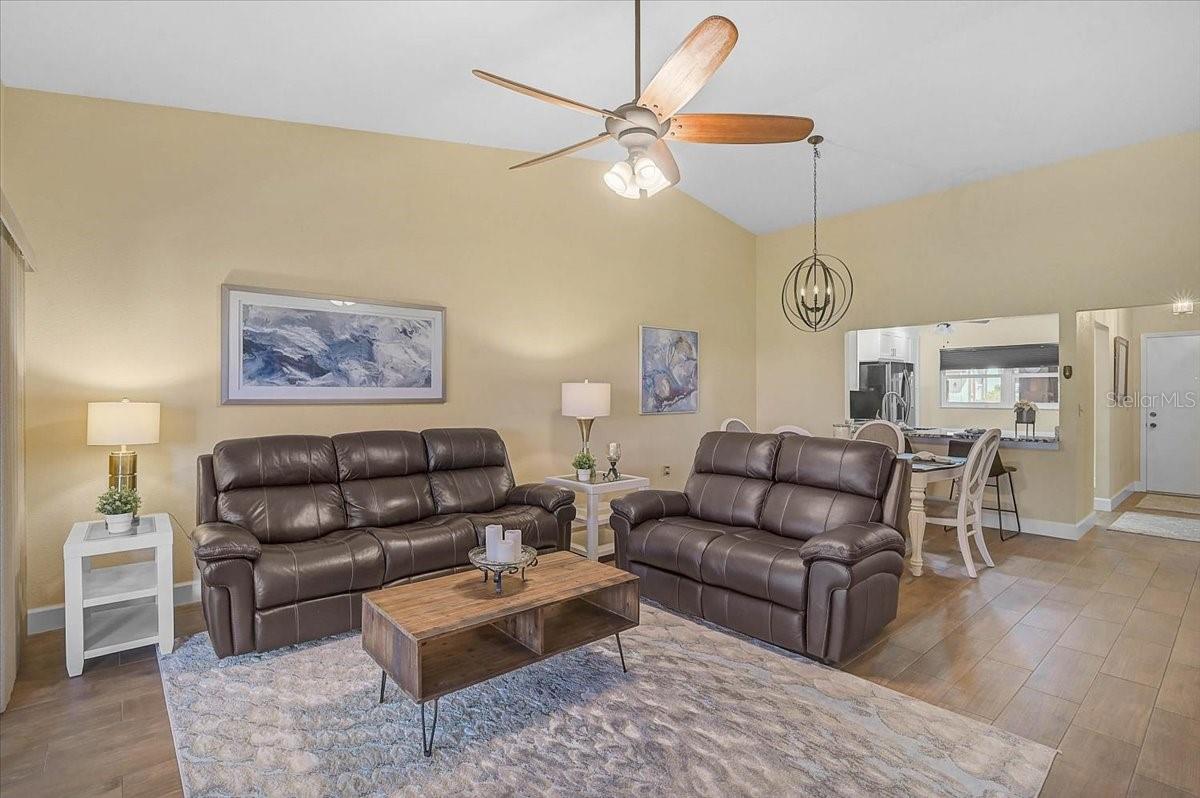 Image 14 of 35 For 892 Country Club Circle 50