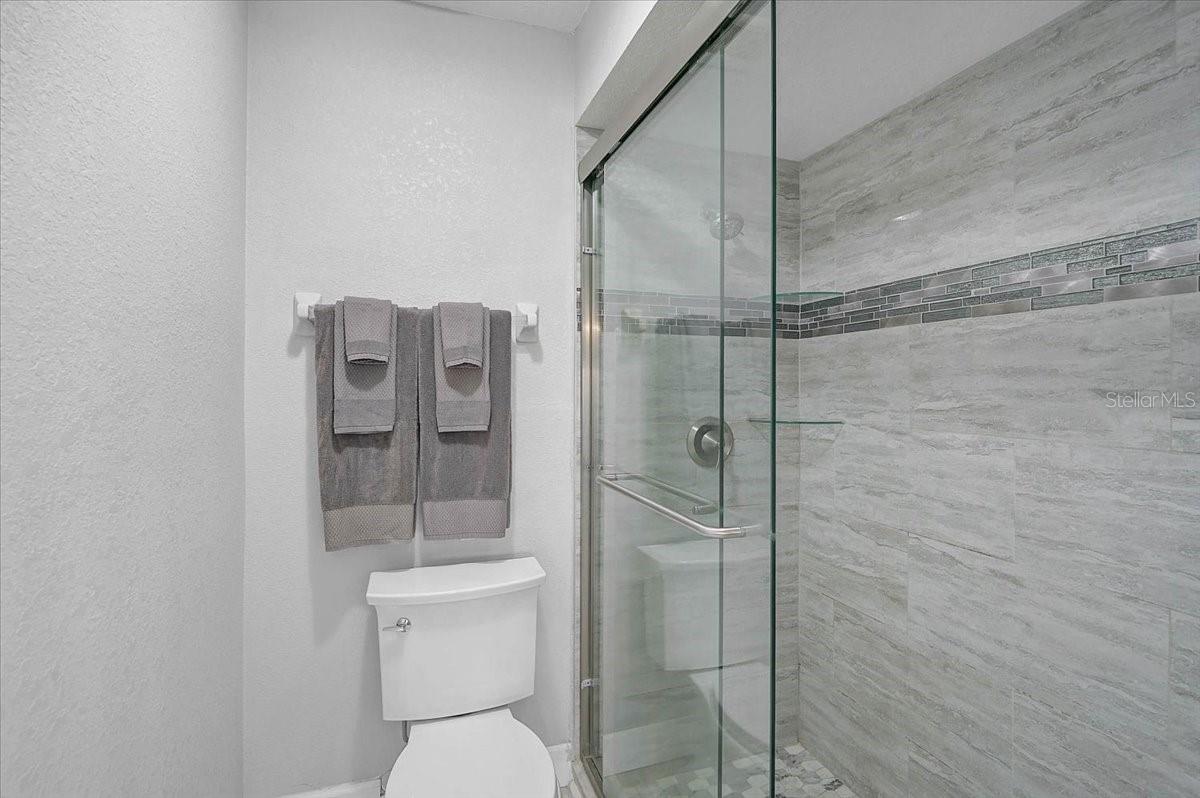 Image 21 of 35 For 892 Country Club Circle 50