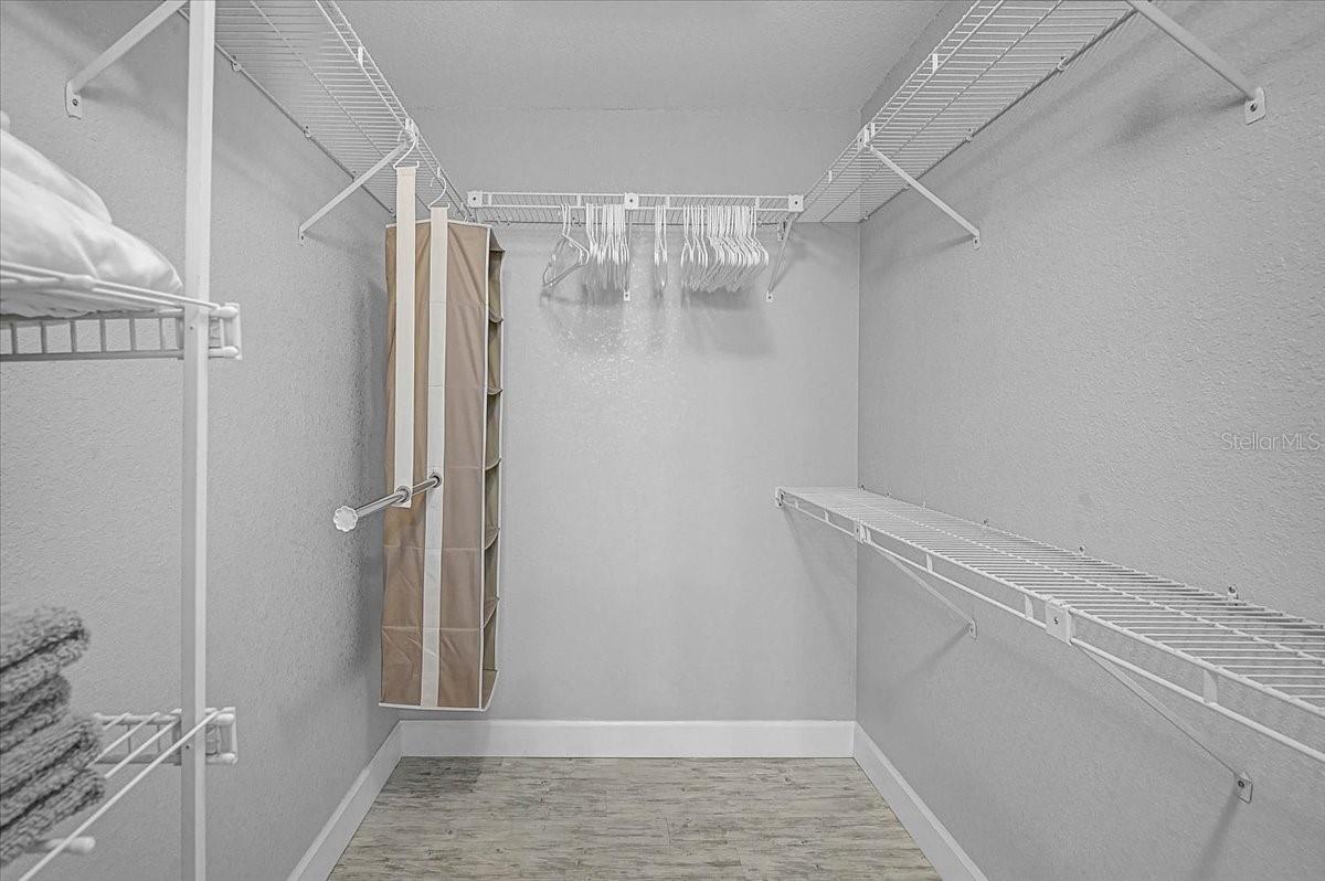 Image 22 of 35 For 892 Country Club Circle 50