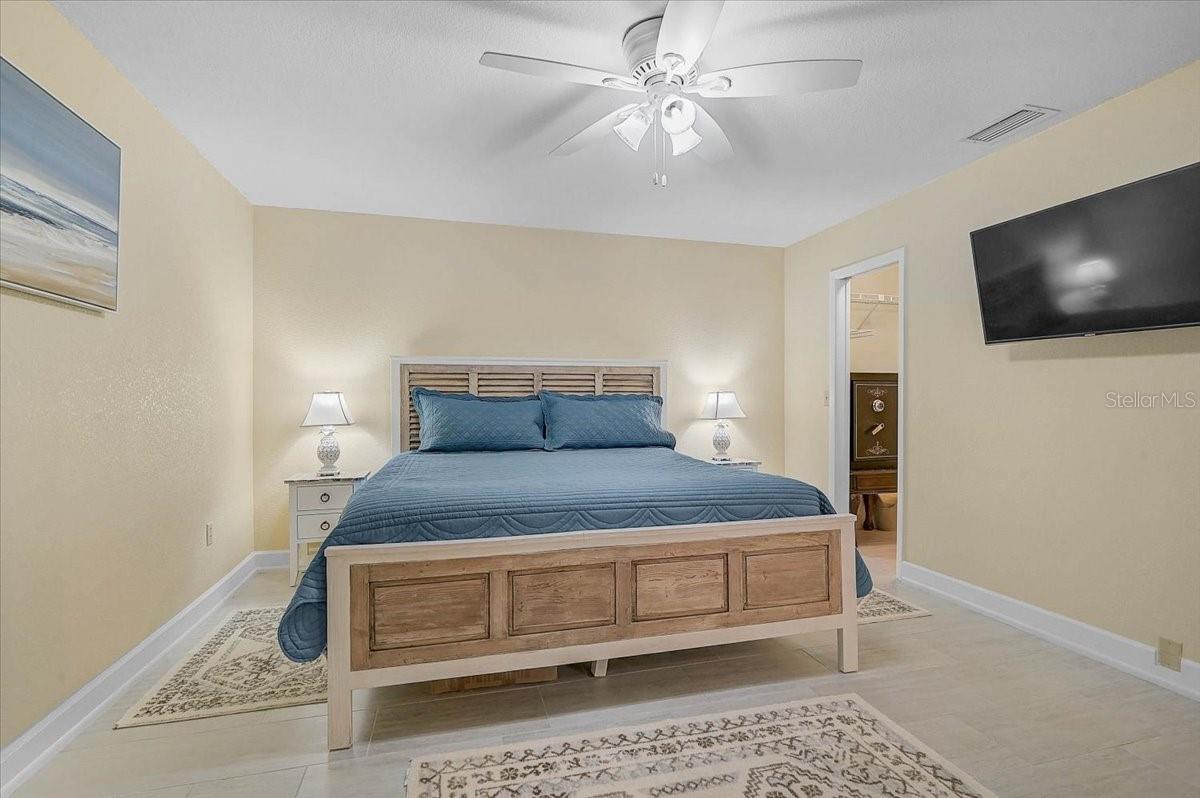 Image 5 of 35 For 892 Country Club Circle 50