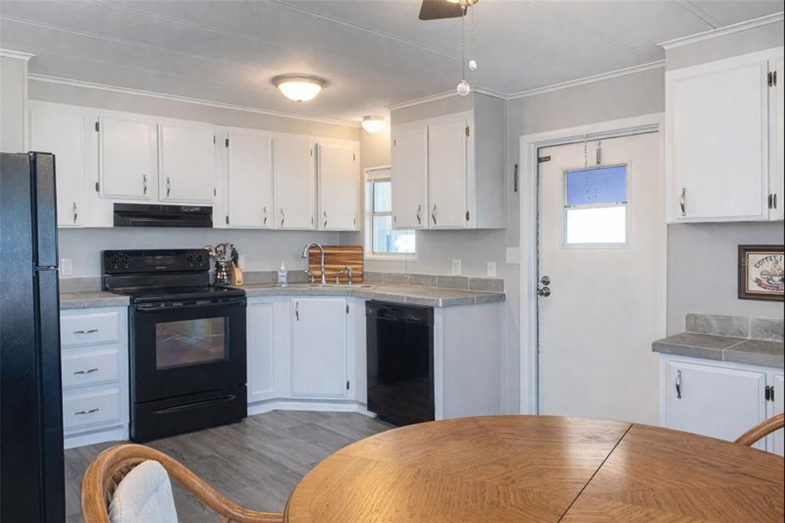 Image 4 of 22 For 6710 36th Avenue E 98