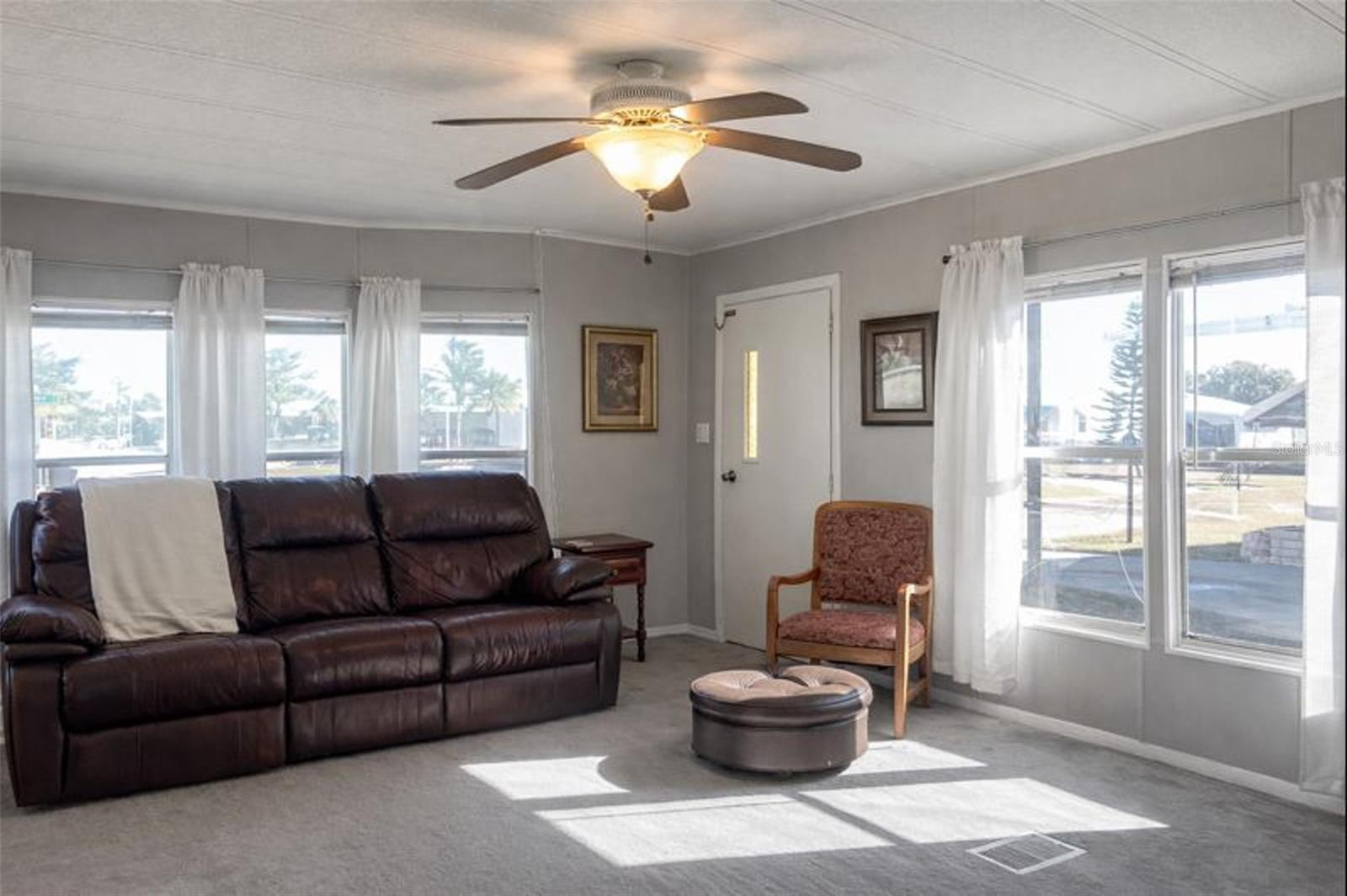 Image 7 of 22 For 6710 36th Avenue E 98