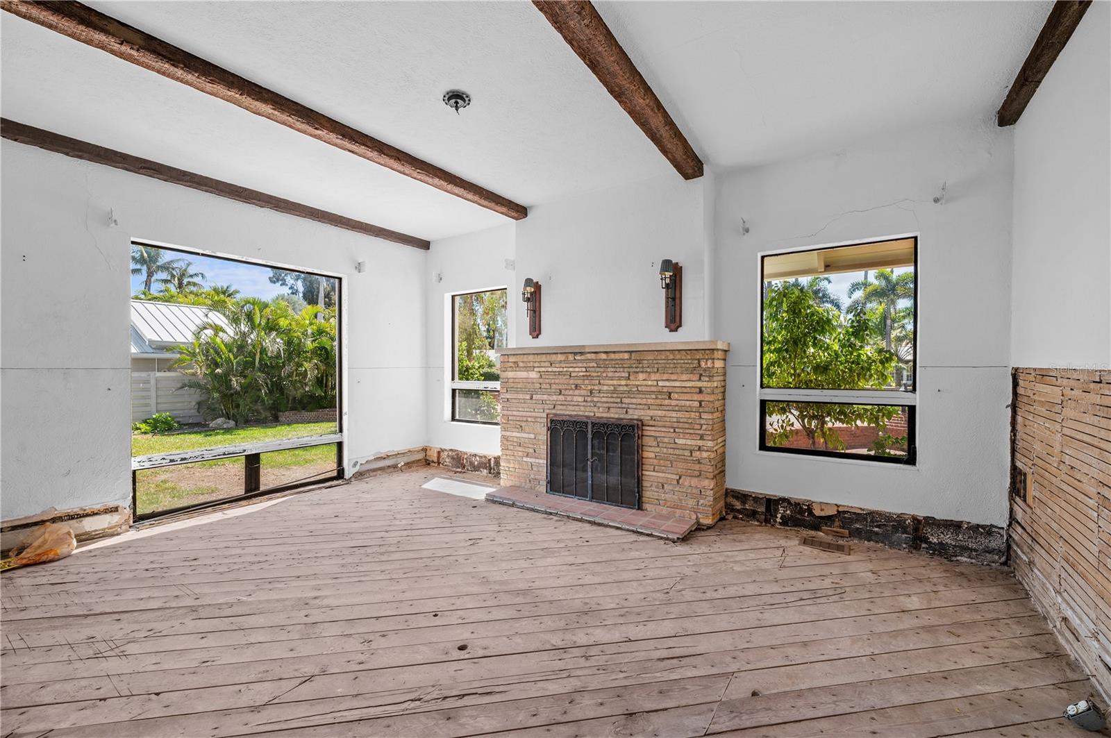 Image 21 of 39 For 679 Norsota Way