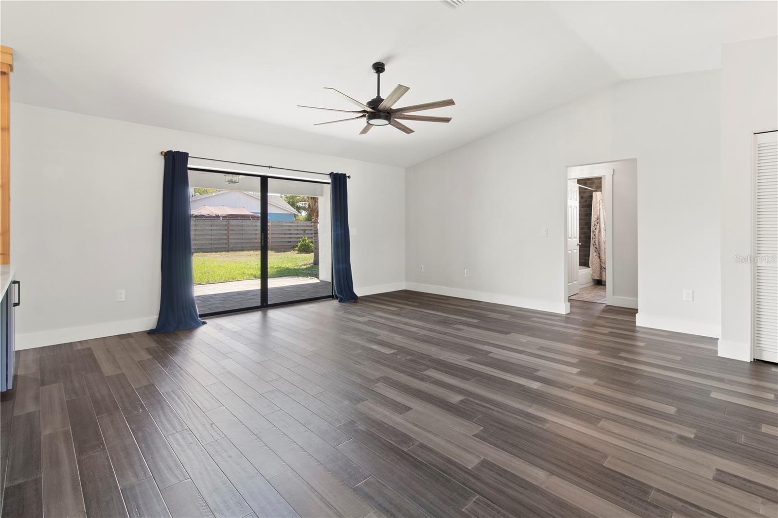 Image 17 of 49 For 4702 Glenbrooke Terrace