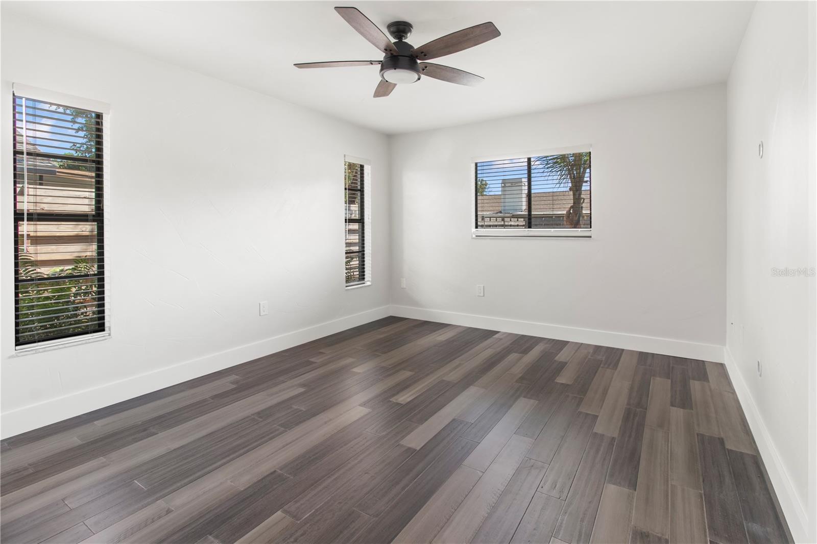 Image 25 of 49 For 4702 Glenbrooke Terrace