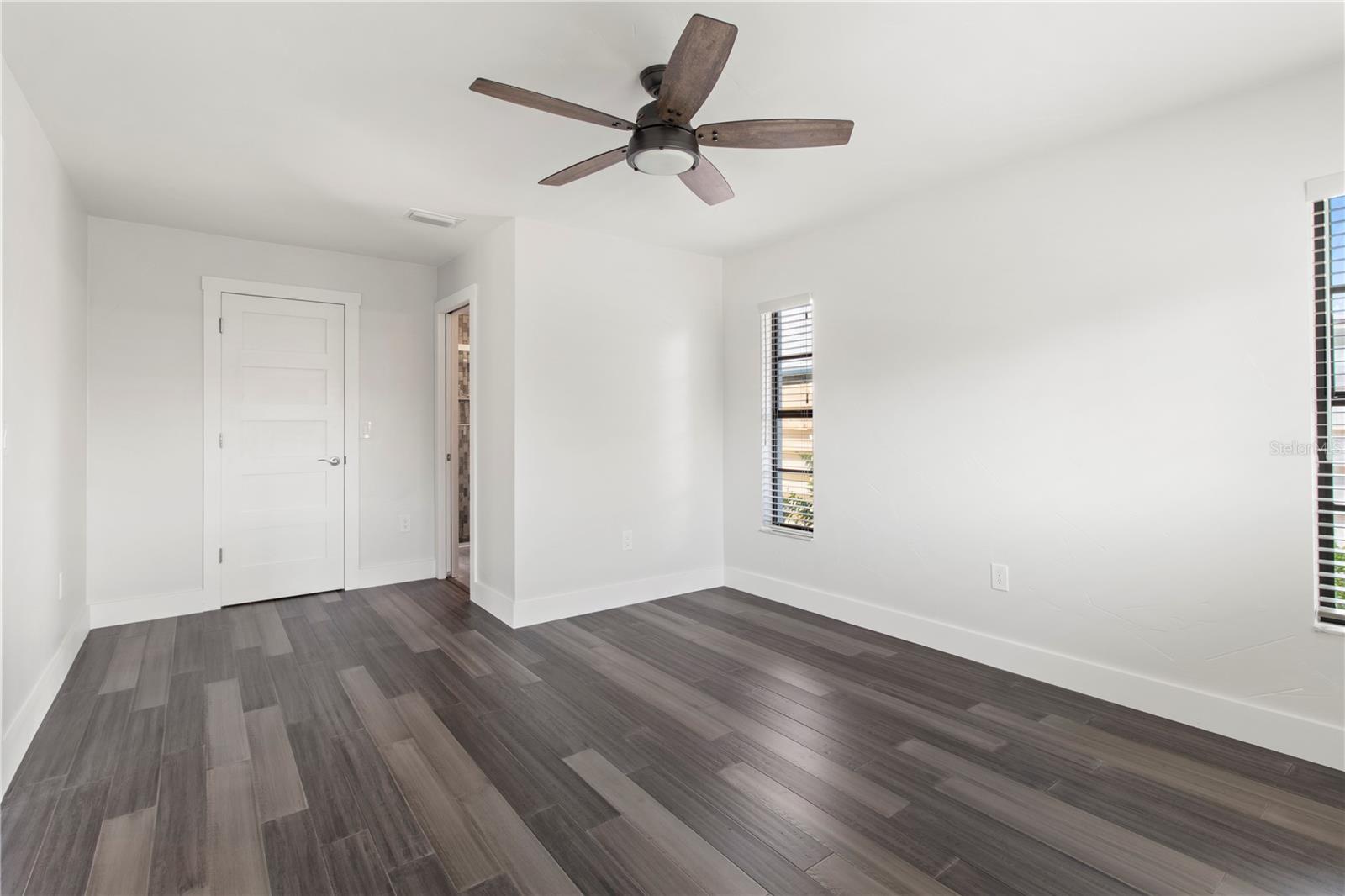 Image 28 of 49 For 4702 Glenbrooke Terrace