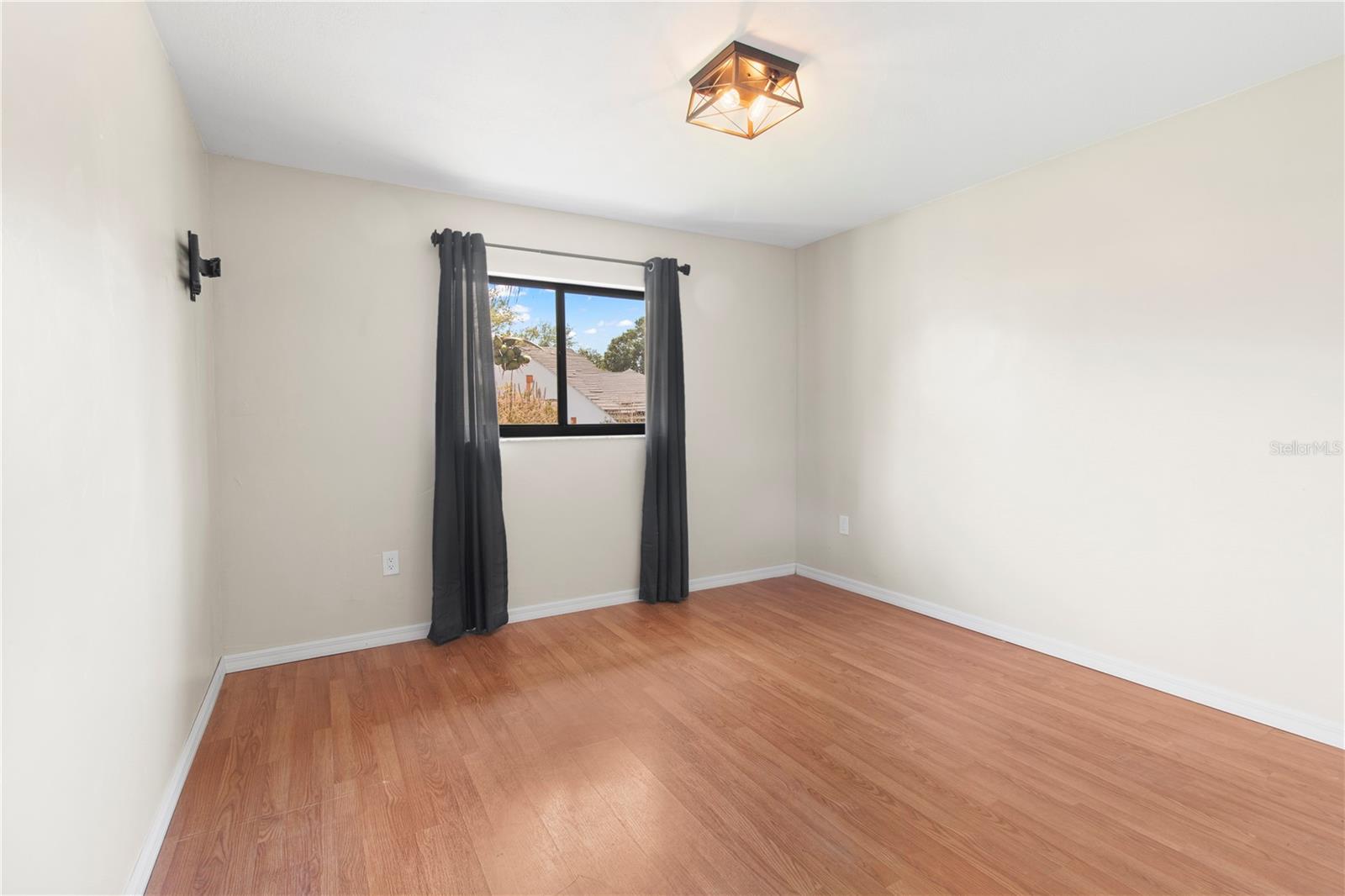 Image 37 of 49 For 4702 Glenbrooke Terrace