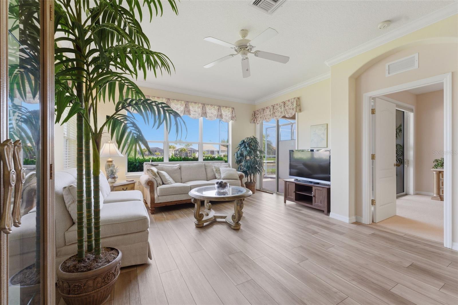 Image 5 of 26 For 4924 Whispering Oaks Drive