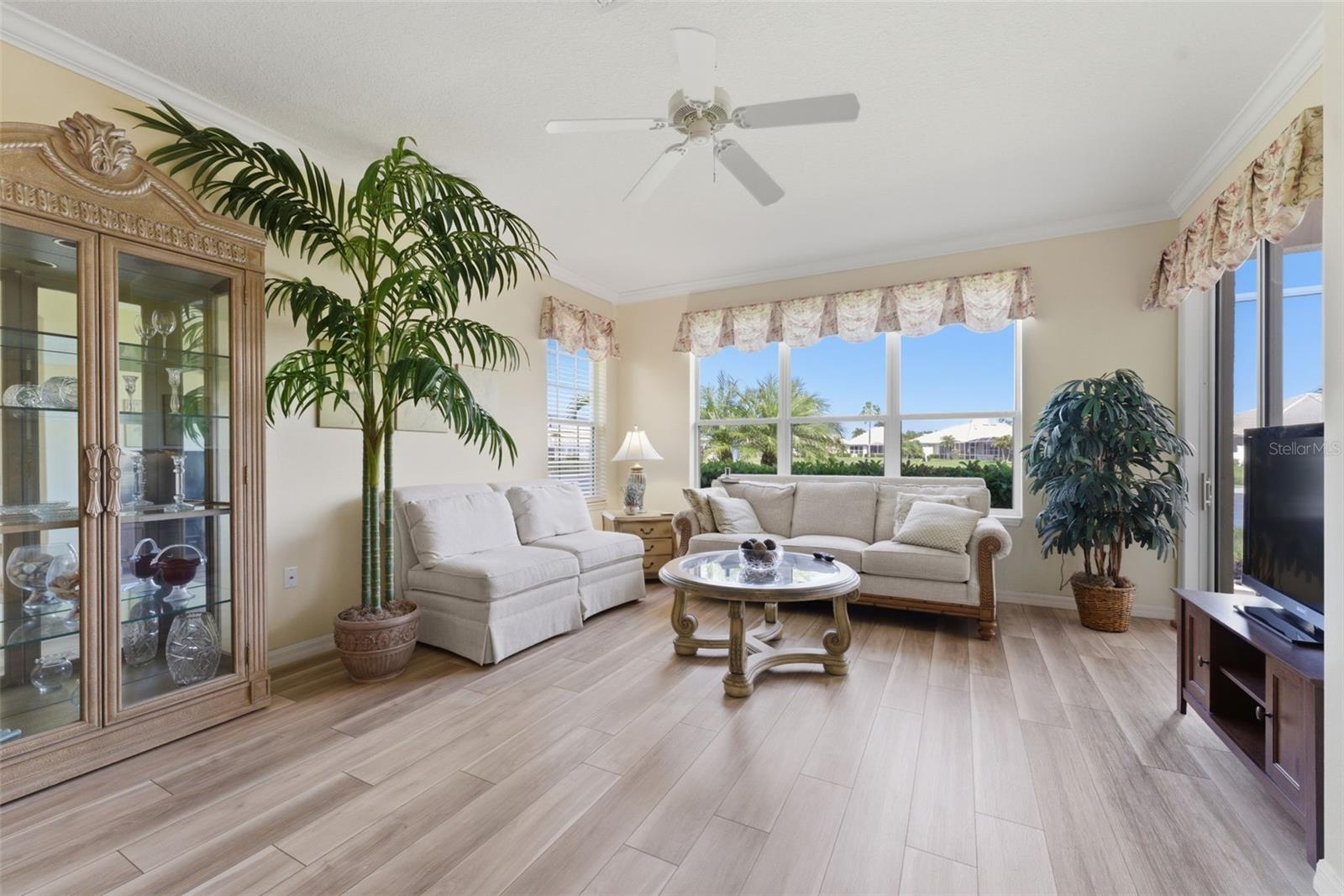 Image 6 of 26 For 4924 Whispering Oaks Drive