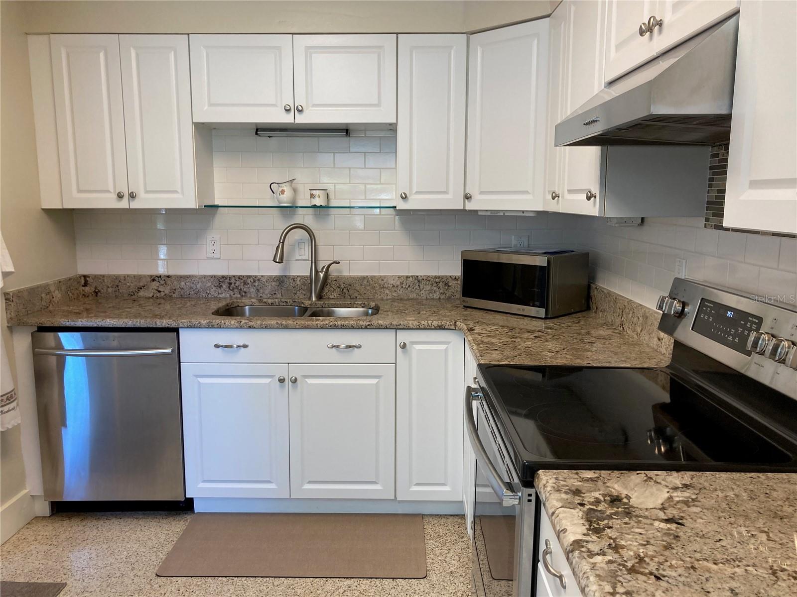 Image 17 of 45 For 1415 School Avenue