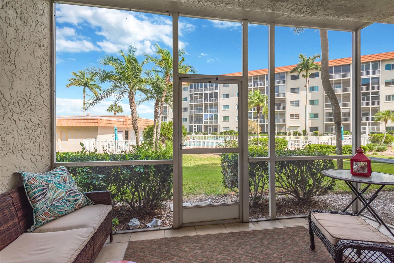 Image 20 of 52 For 1650 1st Avenue W 106b