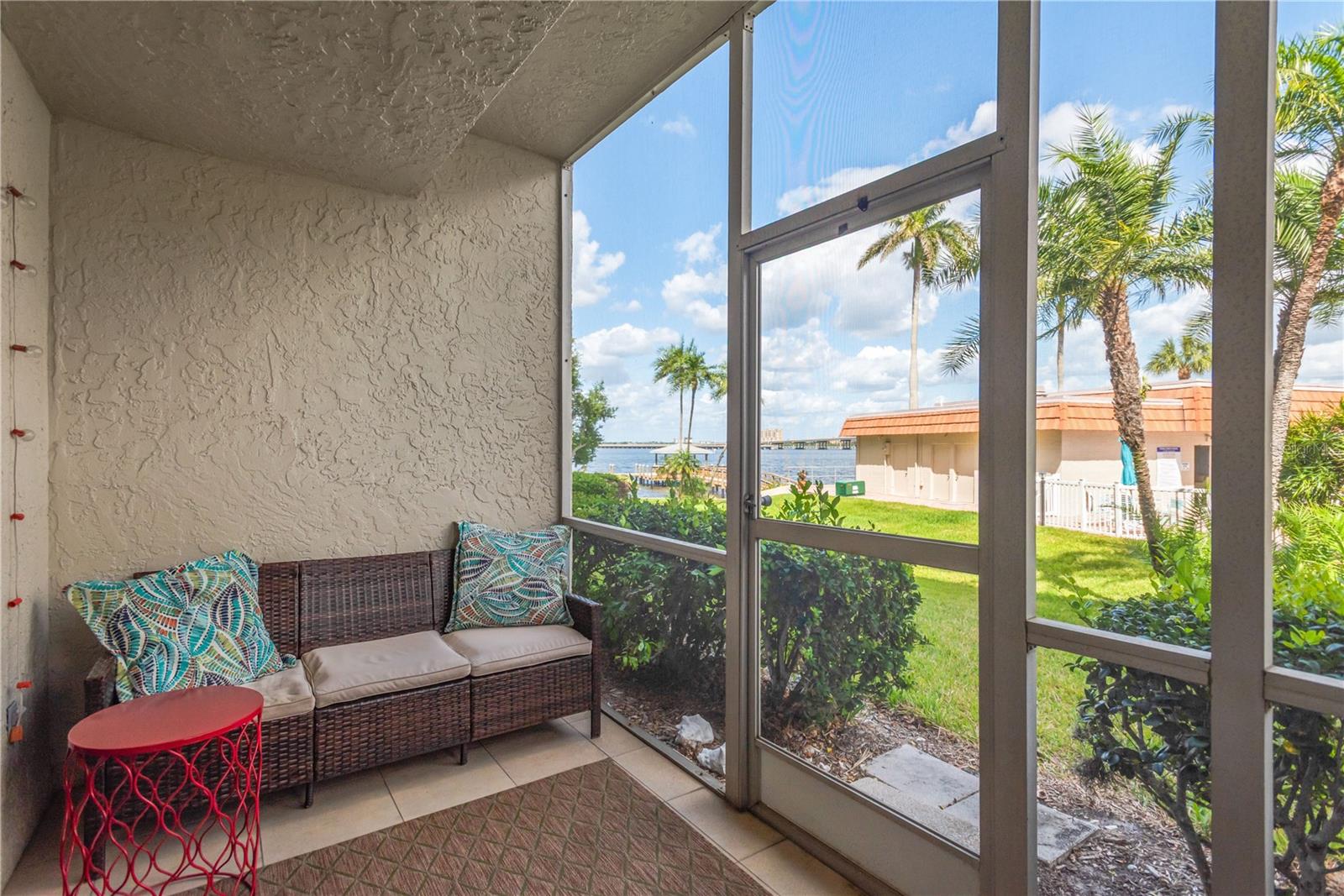 Image 21 of 52 For 1650 1st Avenue W 106b