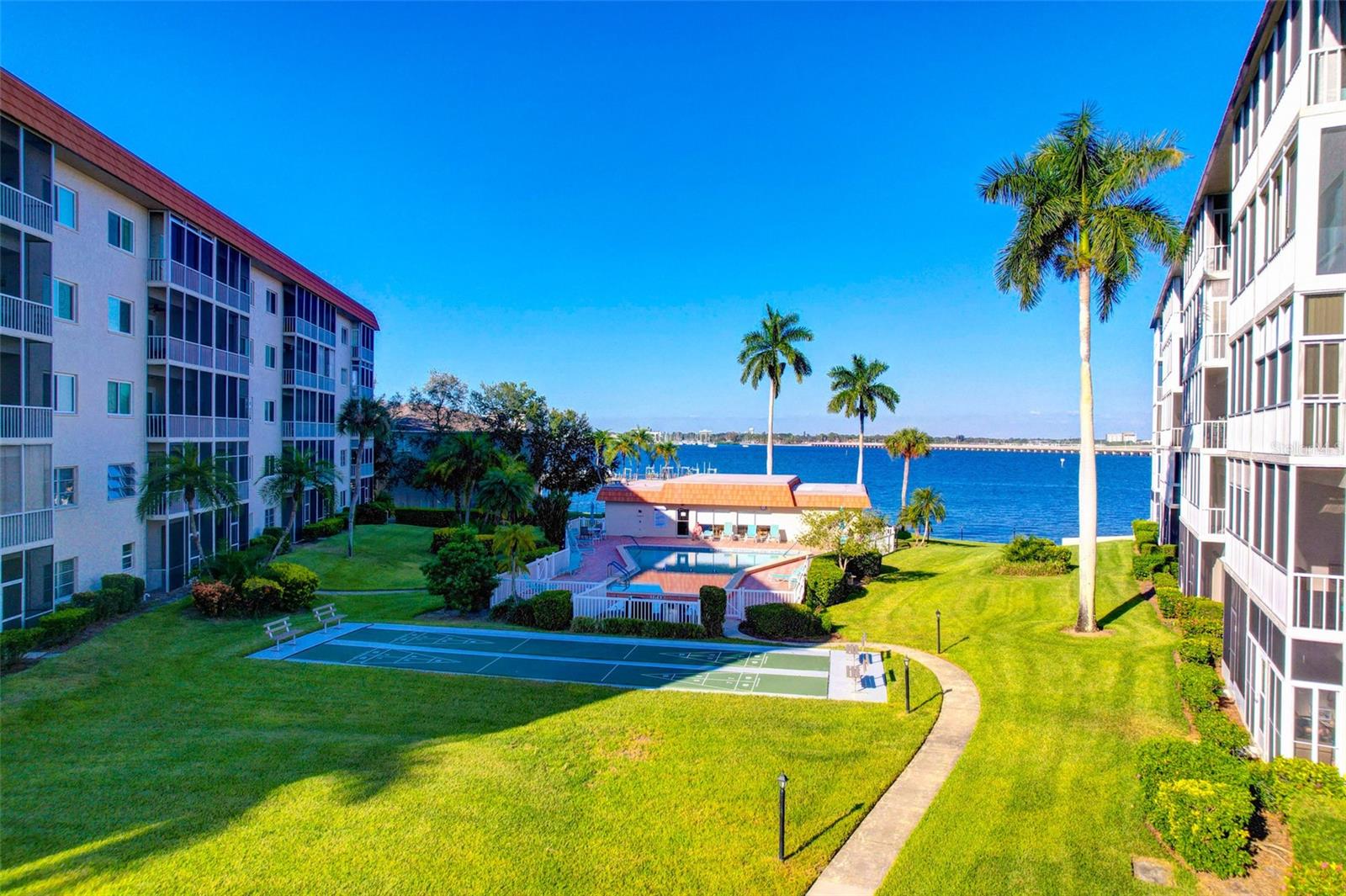 Image 26 of 52 For 1650 1st Avenue W 106b