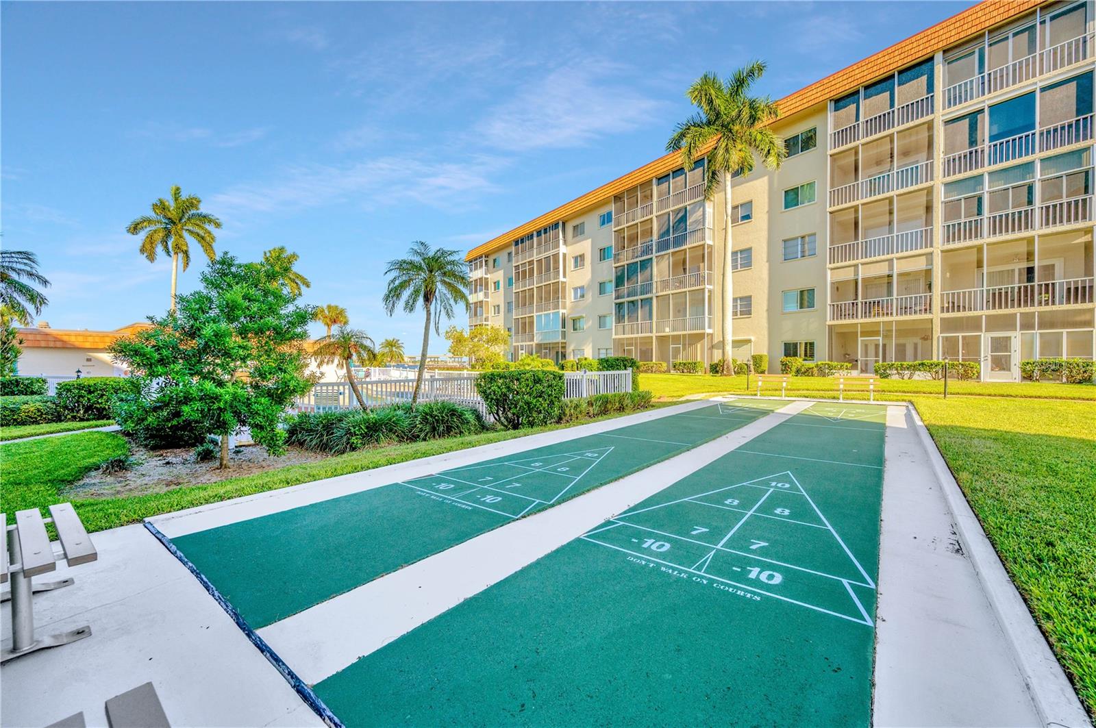 Image 41 of 52 For 1650 1st Avenue W 106b