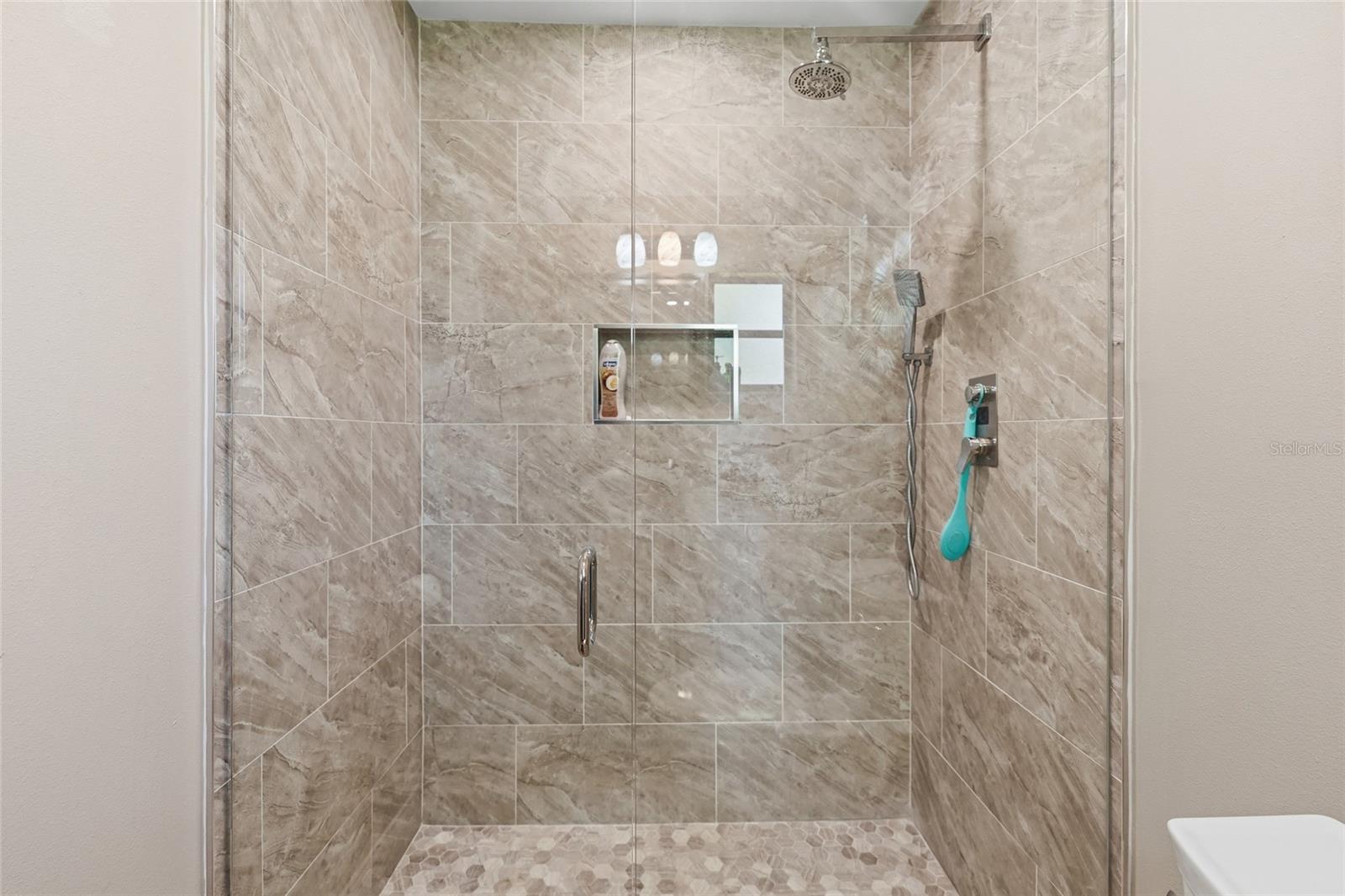 Image 16 of 35 For 7101 Fairway Bend Circle