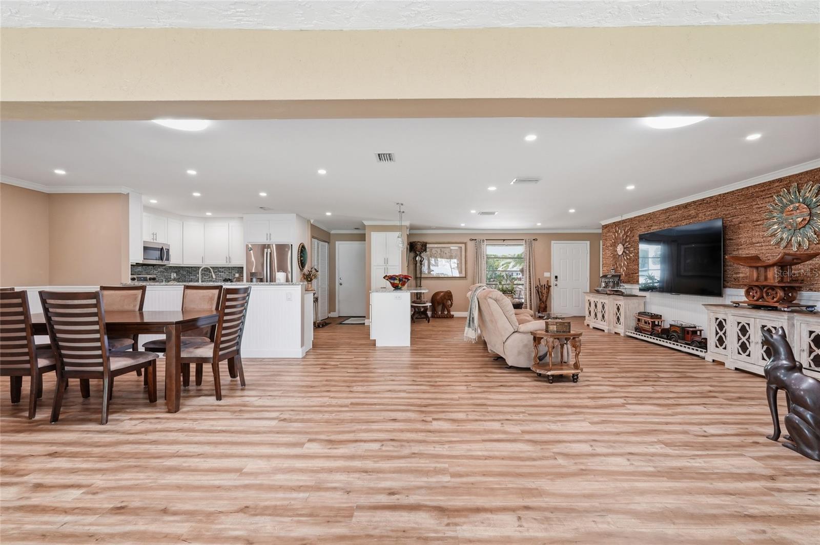 Image 8 of 35 For 7101 Fairway Bend Circle