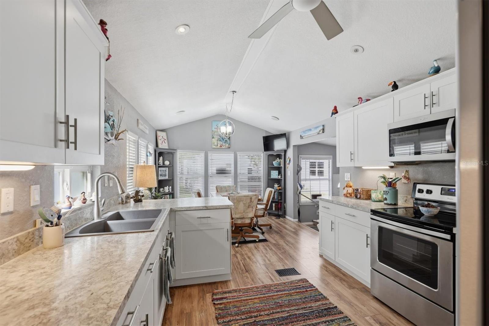 Image 10 of 34 For 1674 University Pkwy  41