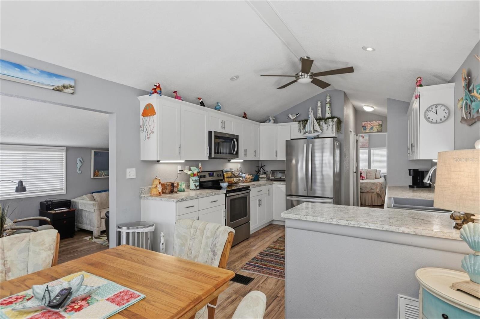 Image 11 of 34 For 1674 University Pkwy  41