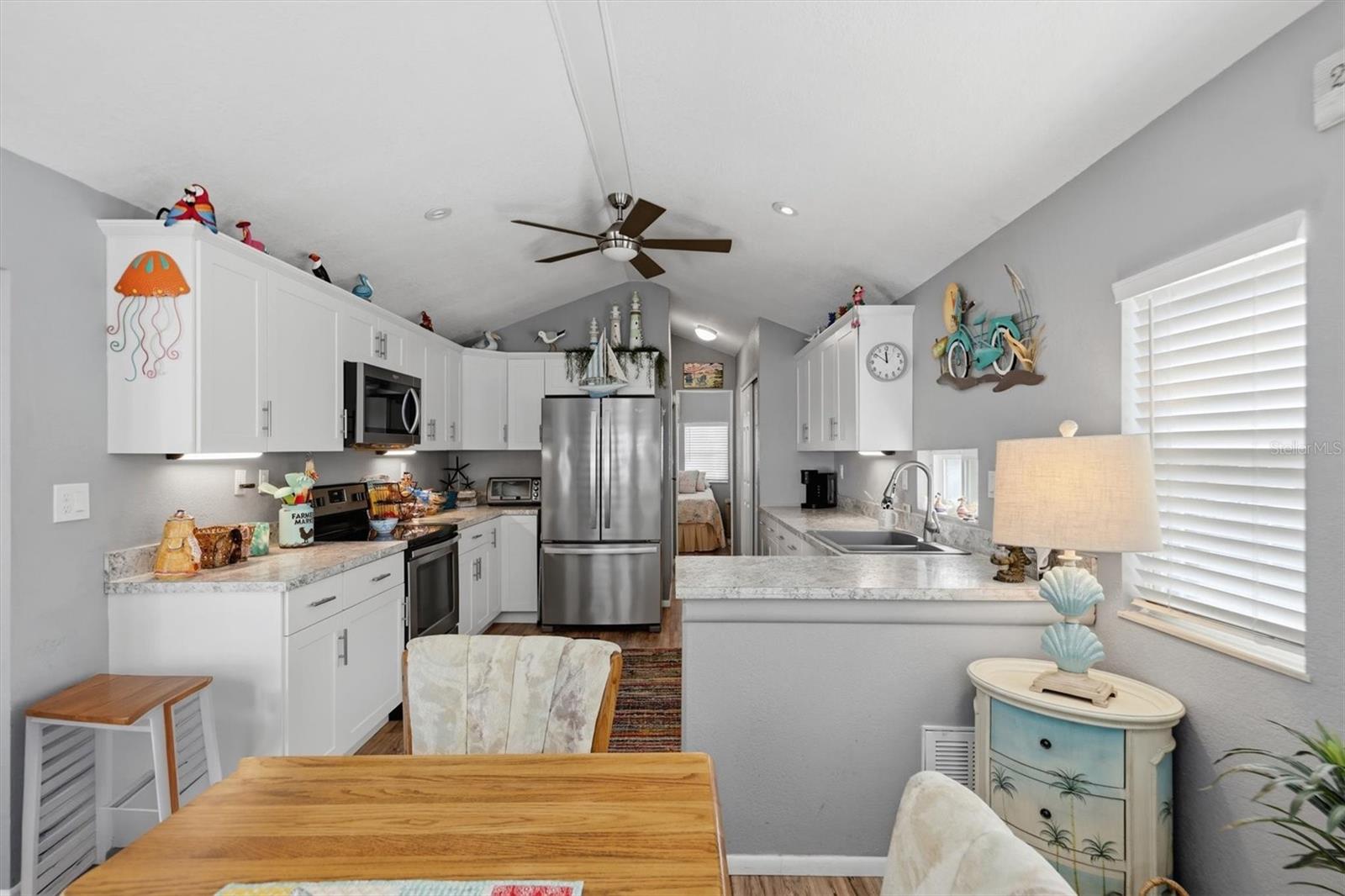 Image 12 of 34 For 1674 University Pkwy  41