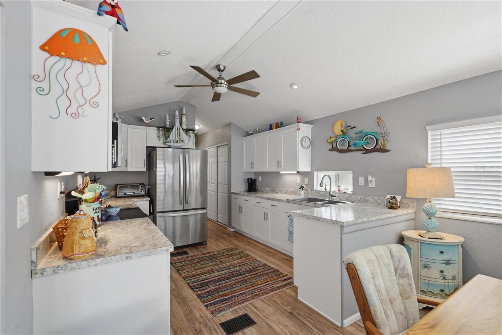 Image 13 of 34 For 1674 University Pkwy  41