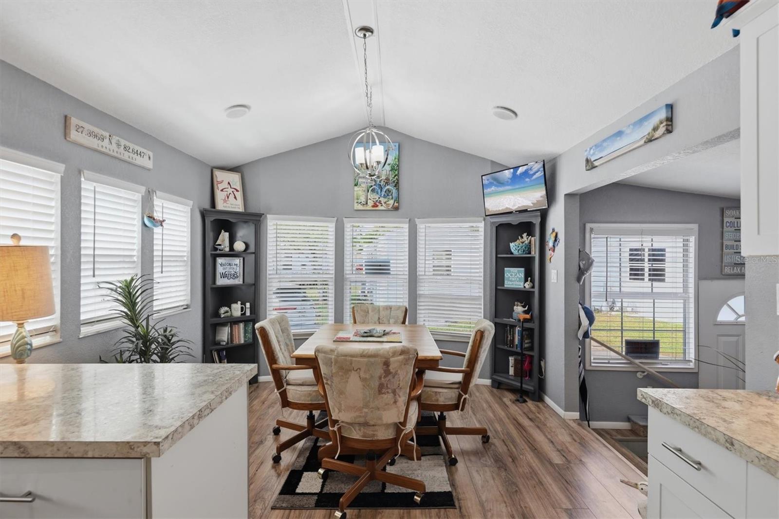 Image 15 of 34 For 1674 University Pkwy  41