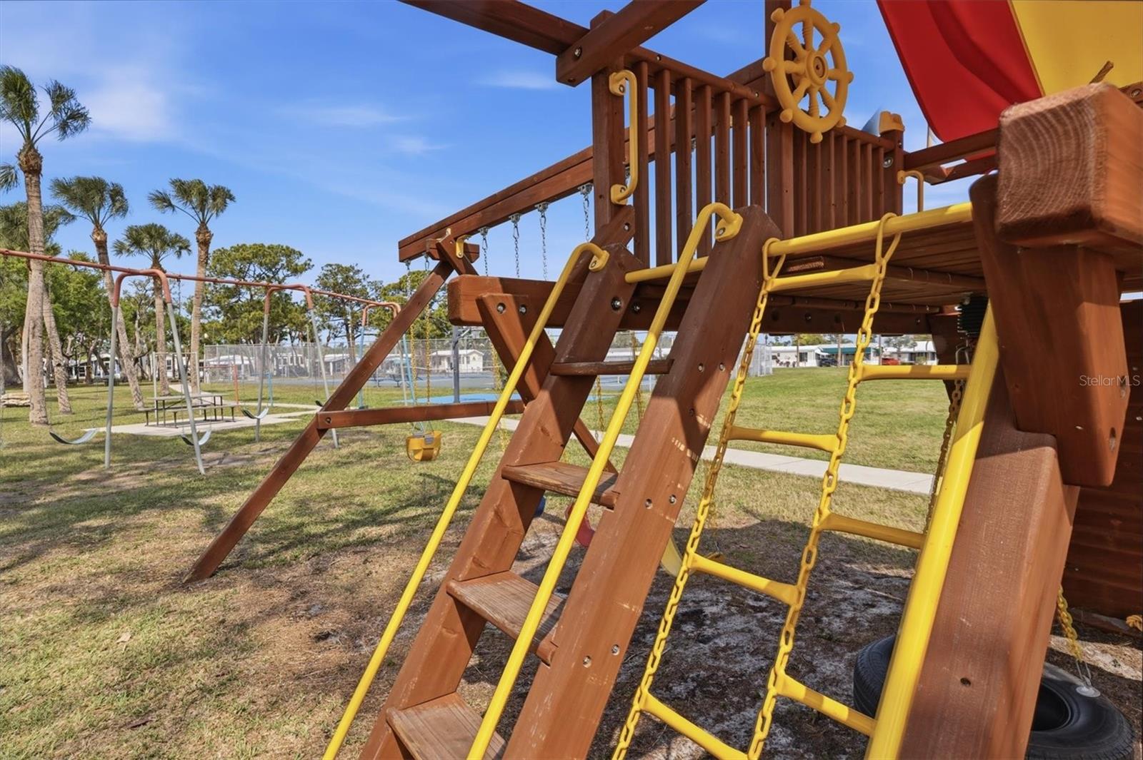 Image 29 of 34 For 1674 University Pkwy  41