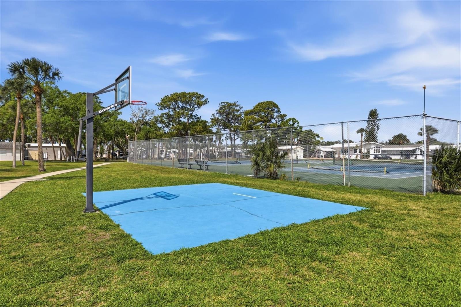 Image 30 of 34 For 1674 University Pkwy  41