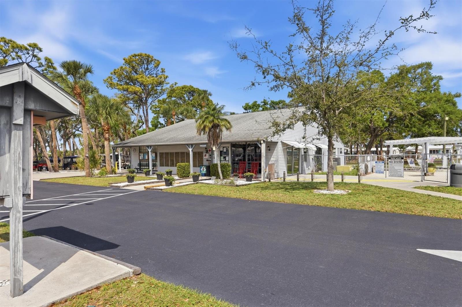 Image 33 of 34 For 1674 University Pkwy  41